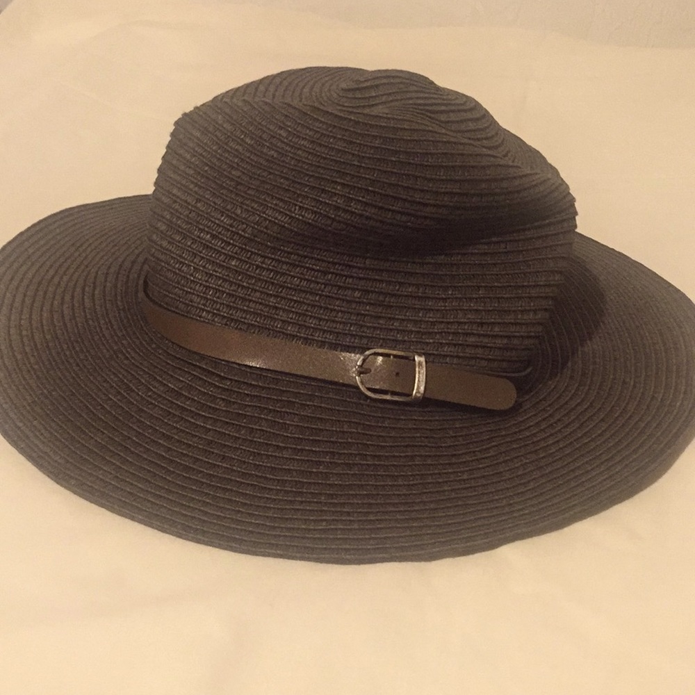 Straw sun hat with wide brim and leather strap